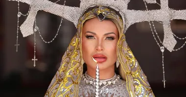 Imagem ilustrativa da imagem Vídeo: Andressa Urach aparece coberta de sangue em ritual religioso