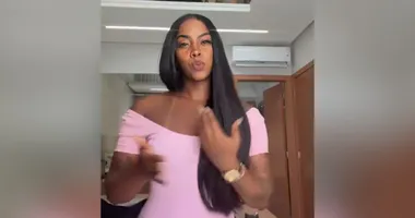 Imagem ilustrativa da imagem Vídeo: blogueira baiana viraliza ao sensualizar exibindo tatuagem