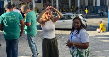 Imagem ilustrativa da imagem Vídeo: Claudia Leitte é vista no Calabetão; saiba o motivo