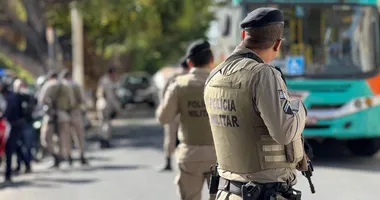 Imagem ilustrativa da imagem Vídeo mostra moradores em tiroteio que atingiu policial no Nordeste