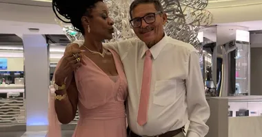 Imagem ilustrativa da imagem Vídeo: Seu Dantas pede Cláudia Sousa em casamento em viagem romântica