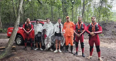 Imagem ilustrativa da imagem Vídeo: turistas são resgatados após ficarem ilhados em Lençóis