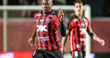 Imagem ilustrativa da imagem Vitória renova contrato com volante Dudu; saiba mais
