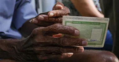 Imagem ilustrativa da imagem Votos 70+: por que tantos idosos foram votar nas Eleições 2026?