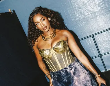 Cantora foi fotografada ao lado do novo namorado