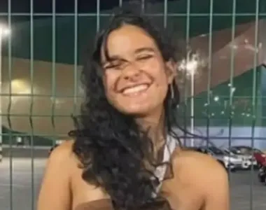 Alice curtia o Carnaval com os amigos