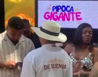 Davi e Raquel atenderam fãs na concentração