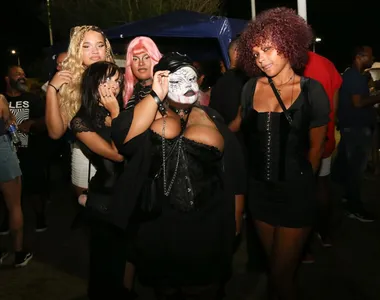 Galera caprichou no visual para curtir o rock no Carnaval