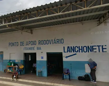 Ponto de apoio rodoviário às margens da BA-263