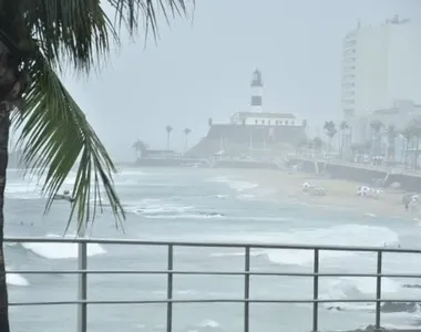 Além do nível vermelho, toda a Bahia também está sob alerta laranja para risco de tempestades