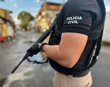 Polícia procura o outros suspeitos