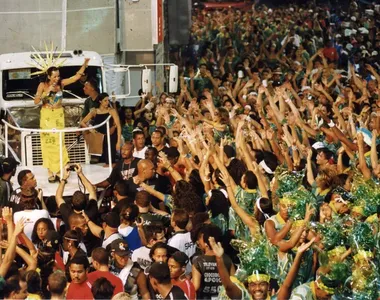 Daniela Mercury puxa o Crocodilo a mais de 40 anos