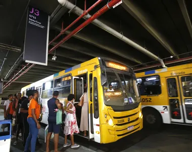 Assaltos a ônibus diminuíram no último ano