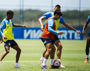 Kanu retornou aos treinamentos nesta terça-feira (7)