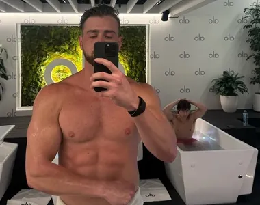 Segundo o influenciador, procedimento serviu para “relaxar o músculo”