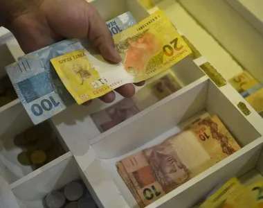 Novo piso do Bolsa Família começa a ser pago em outubro