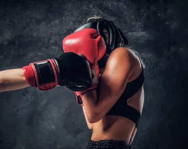 Isis foi nocauteada ainda no primeiro round