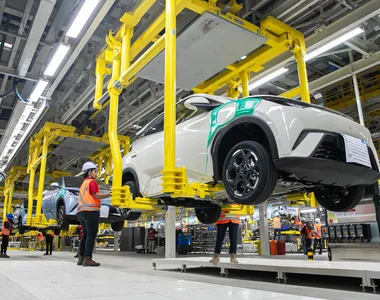 As vagas de emprego estão distribuídas entre as áreas de montagem final de veículos, baterias e outros setores do complexo industrial em Camaçari, na Bahia