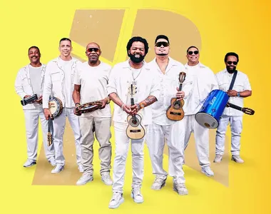 Xande de Pilares junto ao grupo Revelação