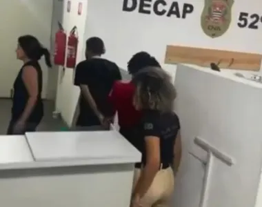 Momento da prisão do suspeito