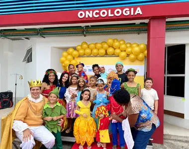Desfile marcou o final do Setembro Dourado, mês de conscientização sobre o câncer infantojuvenil