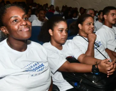 Conteúdo inclui português, redação, matemática, entre outras matérias