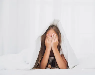 As crianças observam o comportamento dos adultos