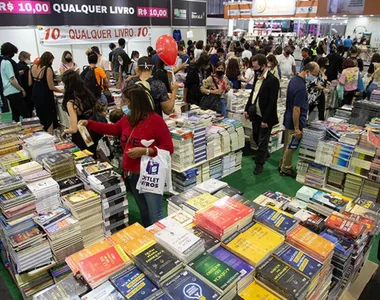 Bienal do Livro Bahia 2026 vai acontecer entre os dias 15 e 21 de abril