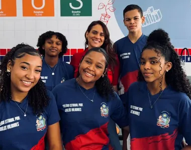 O projeto incentiva estudantes e professores da rede pública de ensino a desenvolverem soluções para desafios reais