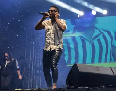 Cantor e compositor baiano Tom Black