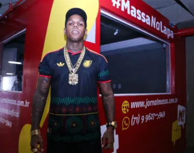 O cantor Polly na redação do MASSA!, na Lapa