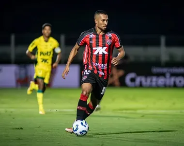 Lucas Braga em ação pelo Vitória