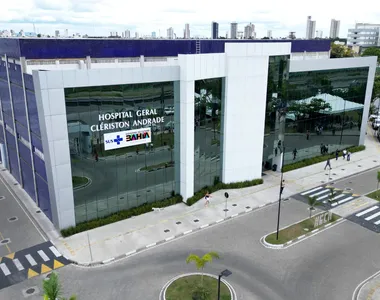 Vítima está internada no Hospital Geral Clériston Andrade (HGCA)