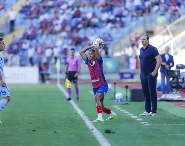 Ceni pediu apoio da torcida para reverter resultado na Fonte Nova