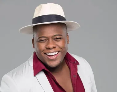 Felipe Escandurras, cantor e compositor