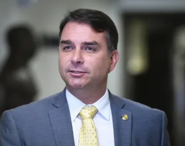 Flávio Bolsonaro carrega 23 anos de vida política e poucas propostas efetivas para o povo