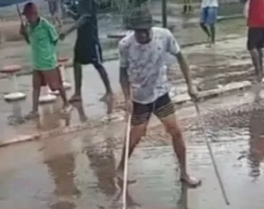 Moradores de Ipiaú encontraram peixes pelas ruas da cidade