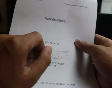 Funcionário colocou atestado e saiu para praia