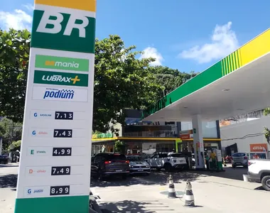 Gasolina já está sendo encontrada por mais de R$ 7