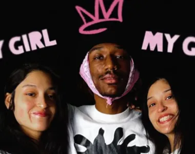 Os três estão juntos há dois anos