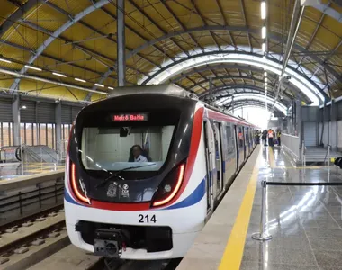 Mulher é agredida por homem no metrô de Salvador após disputa por assento
