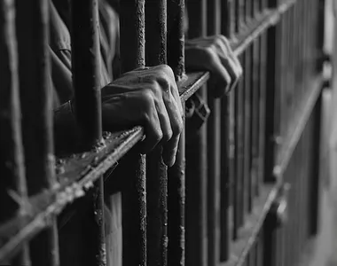 Homem tinha sido preso dias antes por suspeita de matar a mãe