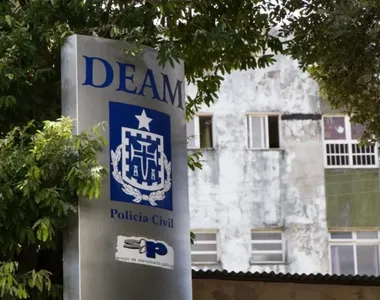O caso está sendo investigado pela Delegacia Especial de Atendimento à Mulher (DEAM) de Periperi
