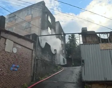 O incêndio começou por volta das 6h