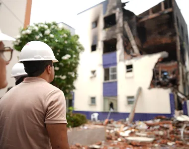 Prefeito Bruno Reis fez vistoria no local atingidio pelo incêndio