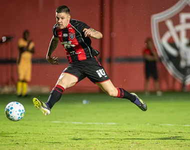 Momento da lesão de Renato Kayzer, ainda no primeiro tempo