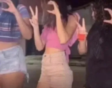 Grupo estava em live quando teria feito gesto ligado a facção criminos