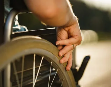 Cadeirante não tem as duas pernas