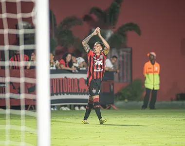 Baralhas brocou um golaço no Barradão