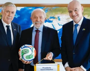 Técnico Carlo Ancelotti, presidente Lula e o presidente da Fifa, Gianni Infantino